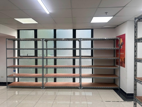 Kệ V lỗ 4 tầng rộng 40 dài 1m cao 1m5